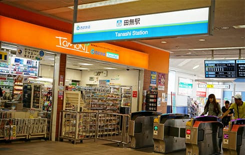 西武線・田無駅の改札を出ます
